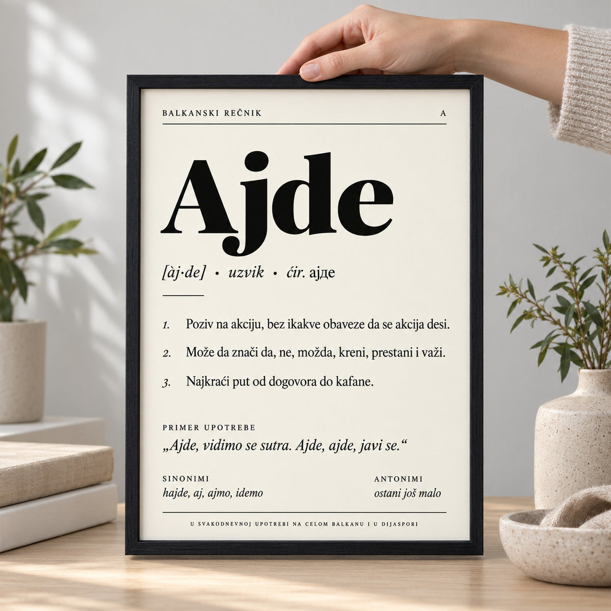 Poster Balkanski rečnik, reč Ajde, u ruci