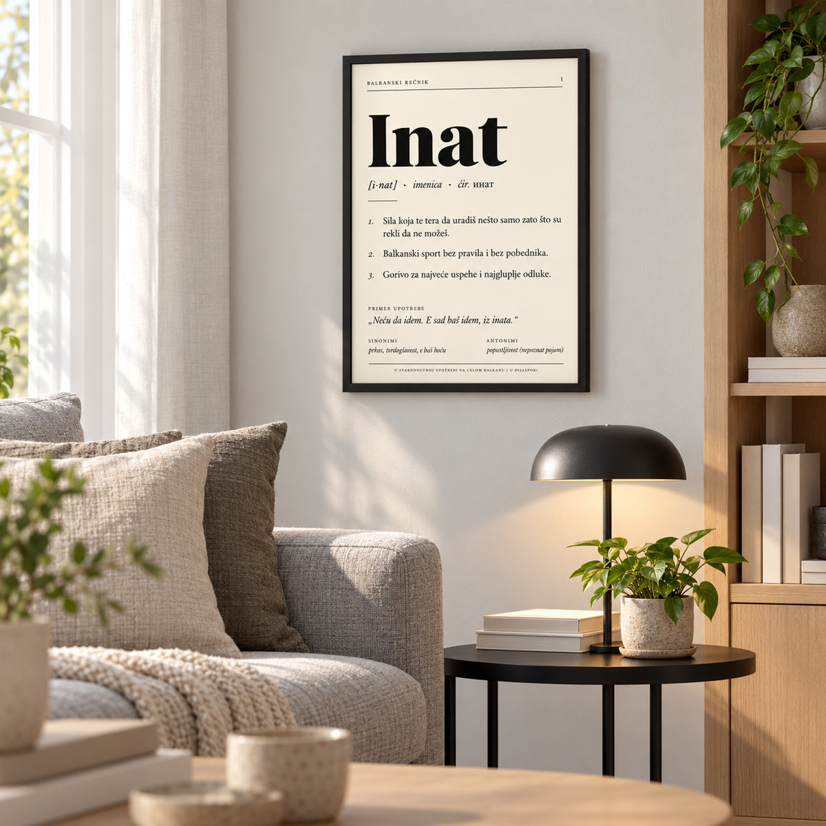 Poster Balkanski rečnik, reč Inat, u dnevnoj sobi